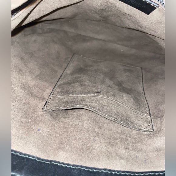 Authentic Gucci Signature Messenger - Picture 8 of 10